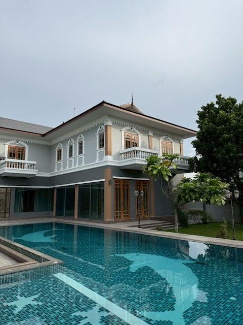 ขายบ้านเดี่ยว 2 ชั้น เนื้อที่ 1 ไร่ ถนนแจ้งวัฒนะ 14 บ้าน Built-in ทั้งหลัง พร้อมสระว่ายน้ำ