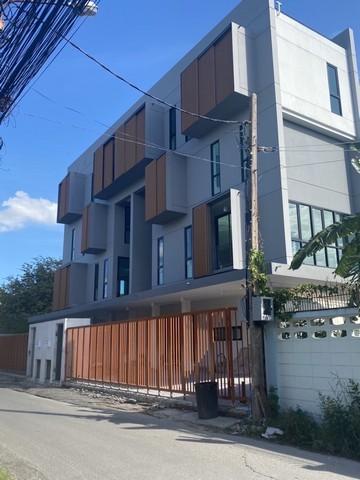ให้เช่าโฮมออฟฟิศ 3.5 ชั้น 50 ตร.ว. ซอยรัชดาภิเษก 32 เขตจตุจักร ใกล้ศาลรัชดา