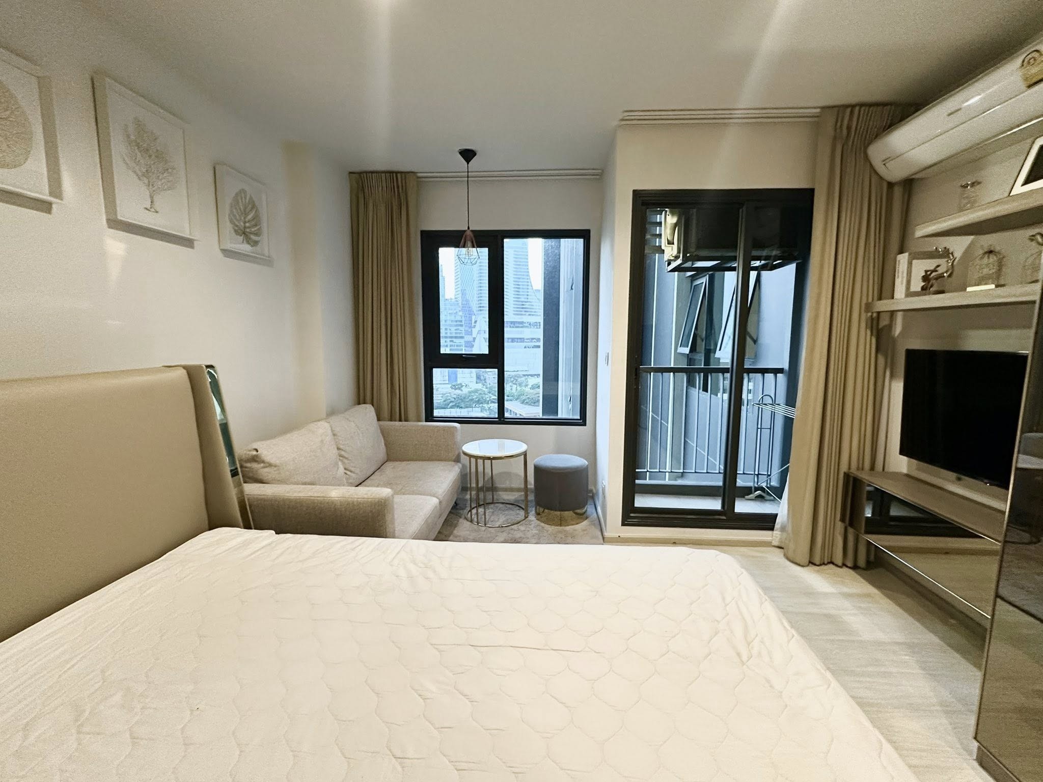 Life One Wireless private peaceful clean 15th floor BTS PloenChit